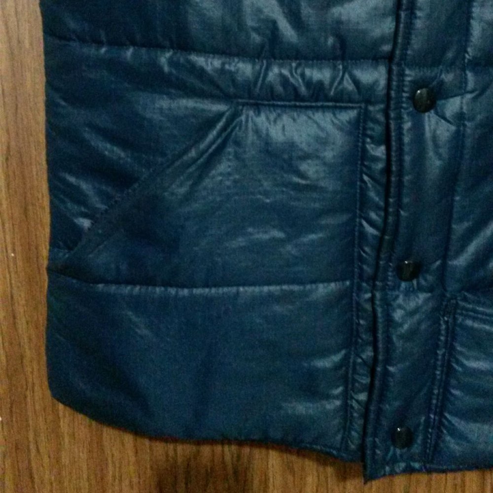 Puffed Vest With Snaps - Picture 9 of 16